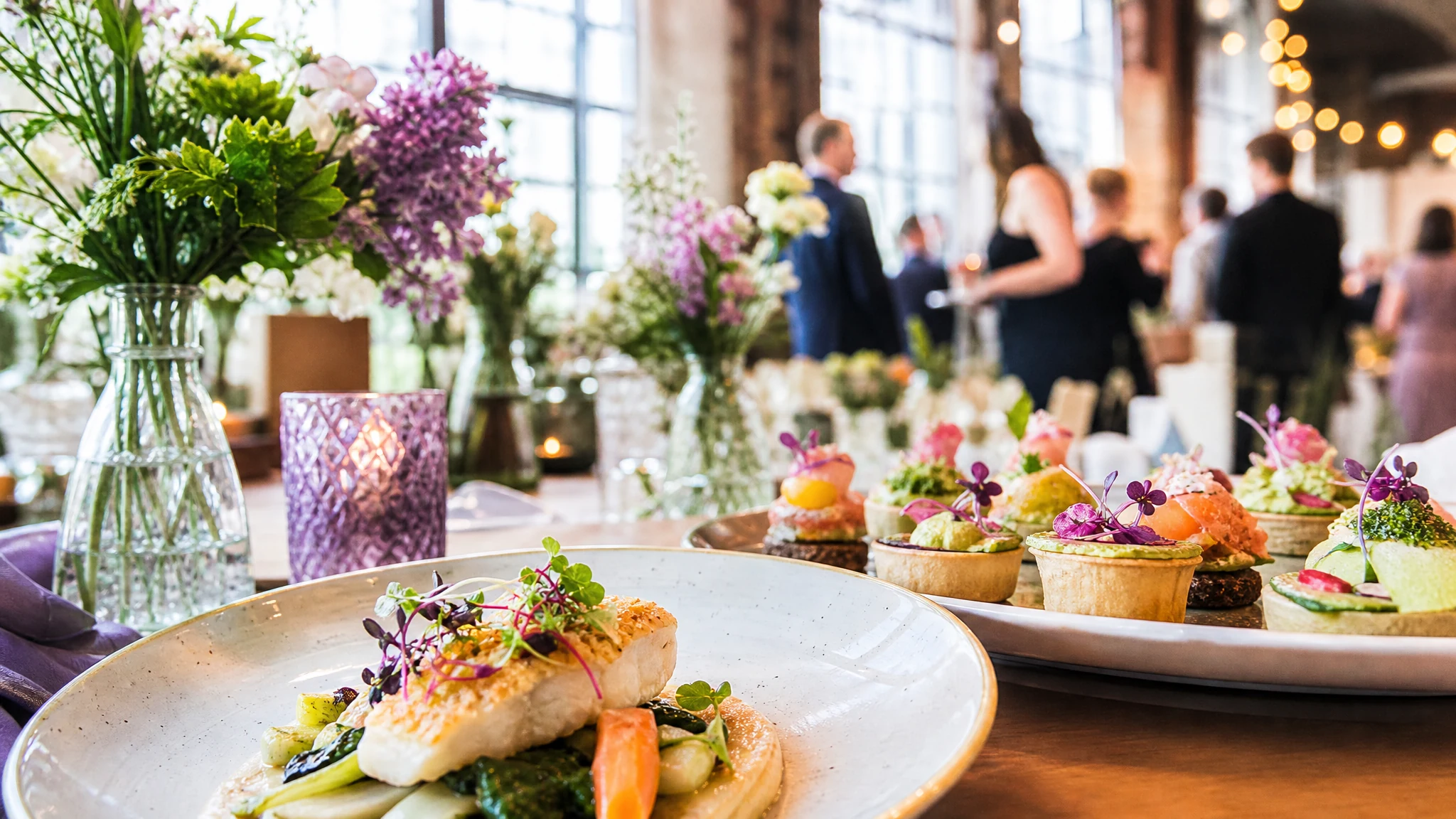 Catering Preise pro Person - Vergleich auf einen Blick: Buffet vs. Gesetztes Menü