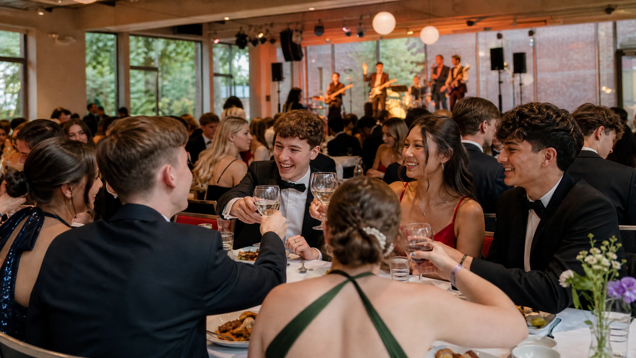 Abiball - Was du daraus lernen kannst: Essen, Musik, Outfits und der Blick aufs große Bild