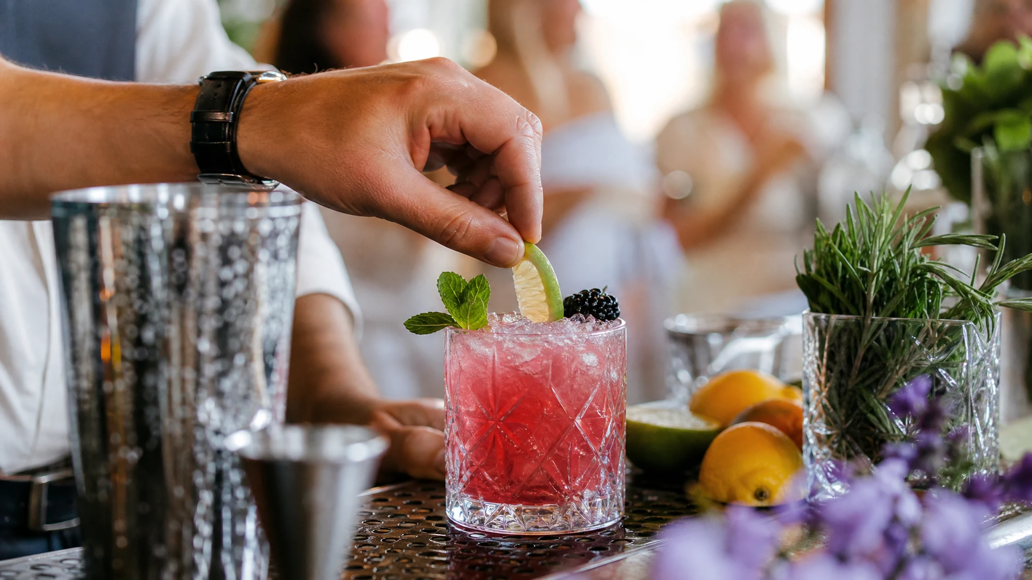 Barkeeper buchen Düsseldorf - Alkoholfrei denken - Mocktails und Fahrer-Varianten sind Standard