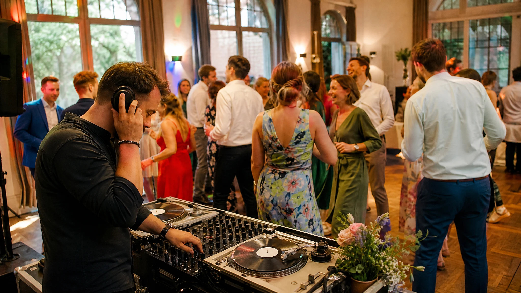 DJ Hochzeit Kosten NRW - NRW-Regionen im Blick: Rheinland, Ruhrgebiet und Münsterland
