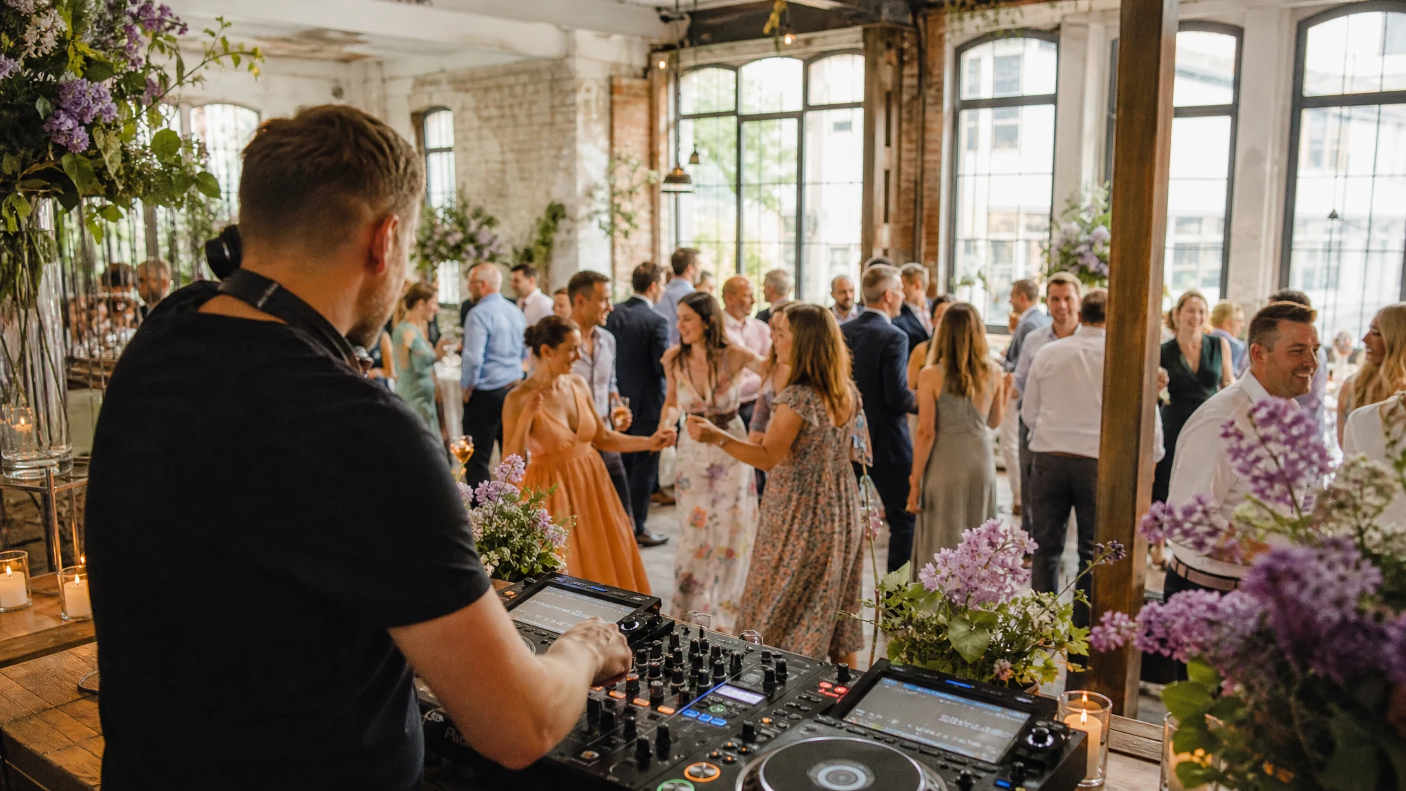 DJ Hochzeit Kosten NRW - NRW-Regionen im Blick: Rheinland, Ruhrgebiet und Münsterland