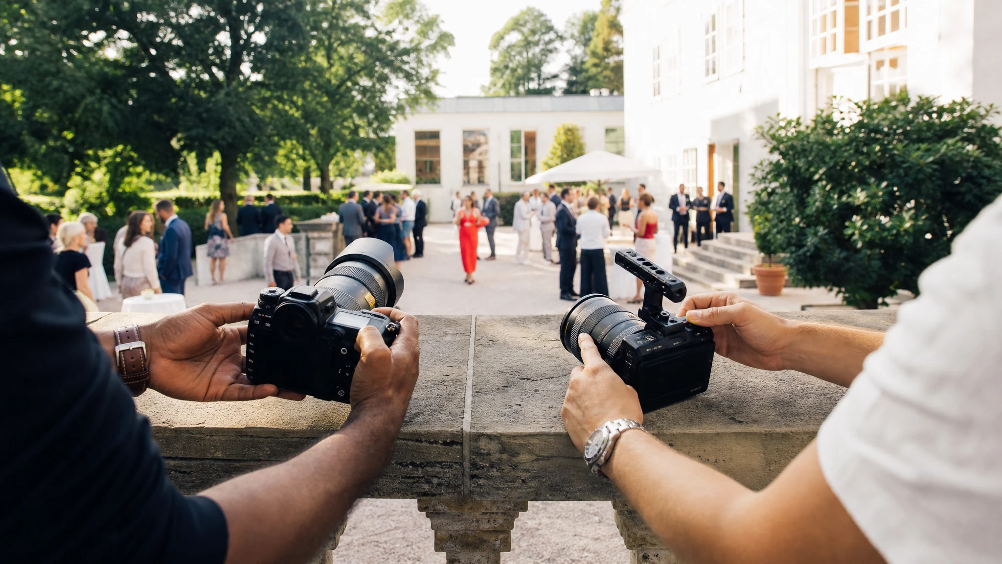 Fotograf und Videograf Hochzeit Kosten - Stundensatz Hochzeitsfotograf im direkten Vergleich mit Videograf