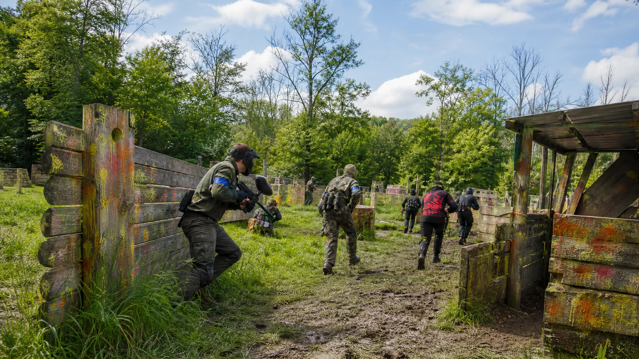 paintball NRW - Outdoor-Gelände vs. Paintball-Halle - was besser zu dir passt