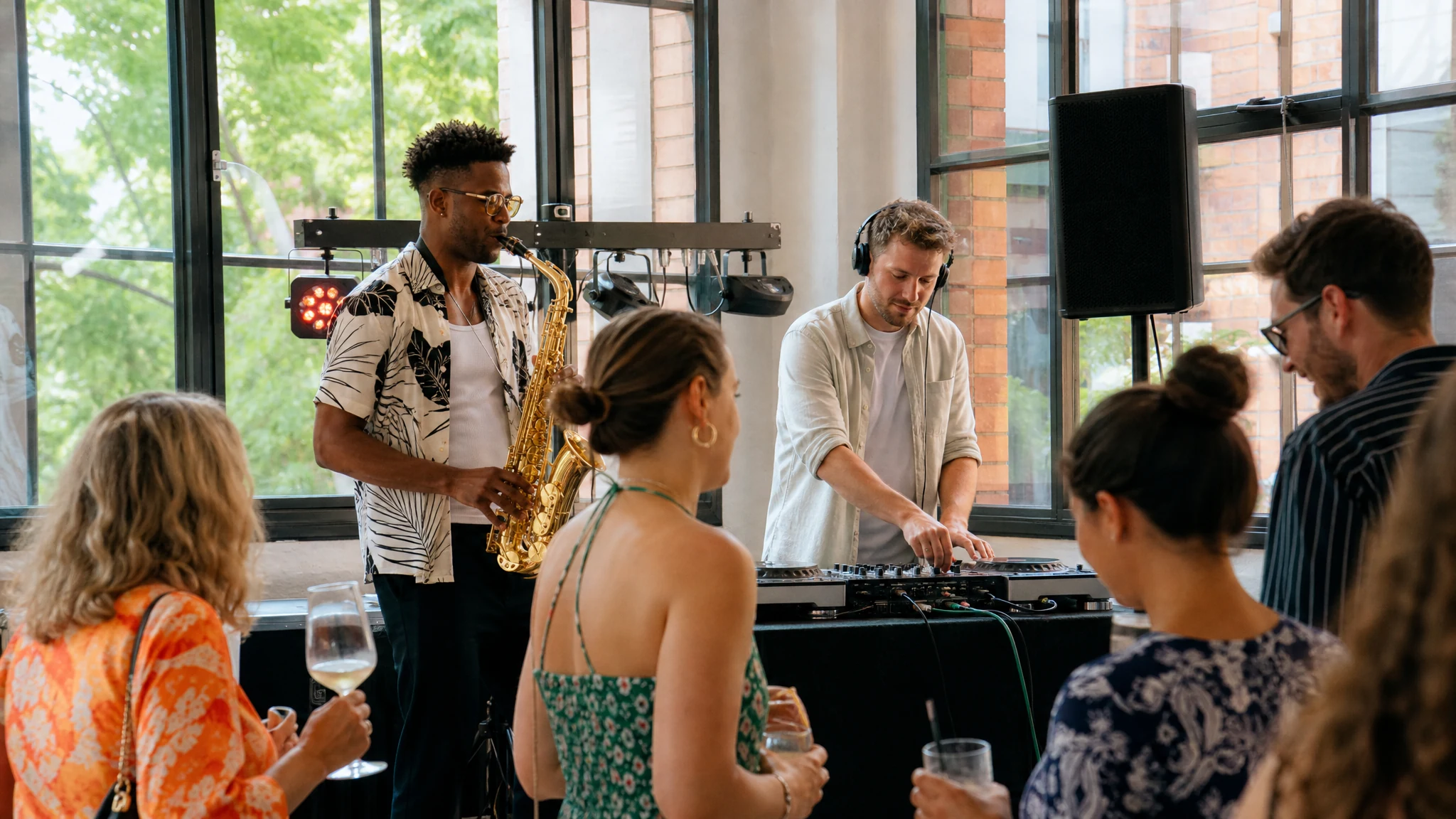 Saxophonspieler mieten - Solo, Duo oder DJ-Combo: Welche Besetzung zu deinem Event passt